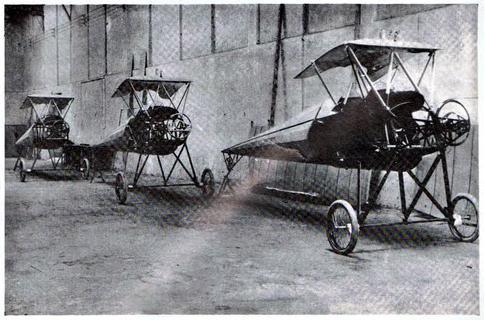 Fuselajes de varios aviones en la fábrica de La Albericia (imagen obtenida de un artículo de la revista Cantabria Autónoma nº22)